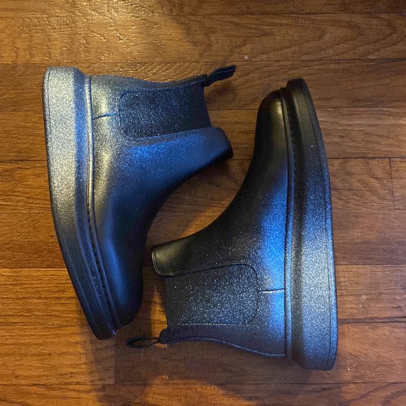 Alexander McQueen's Treadslick Chelsea Black/Pastel Sky Blue - Worn Once - Picture 10 of 16